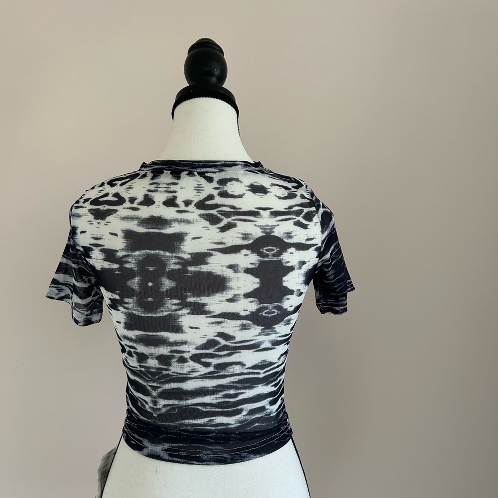M&M Trendy Cutout Marble Printed Mesh Crop Top - Picture 3 of 6